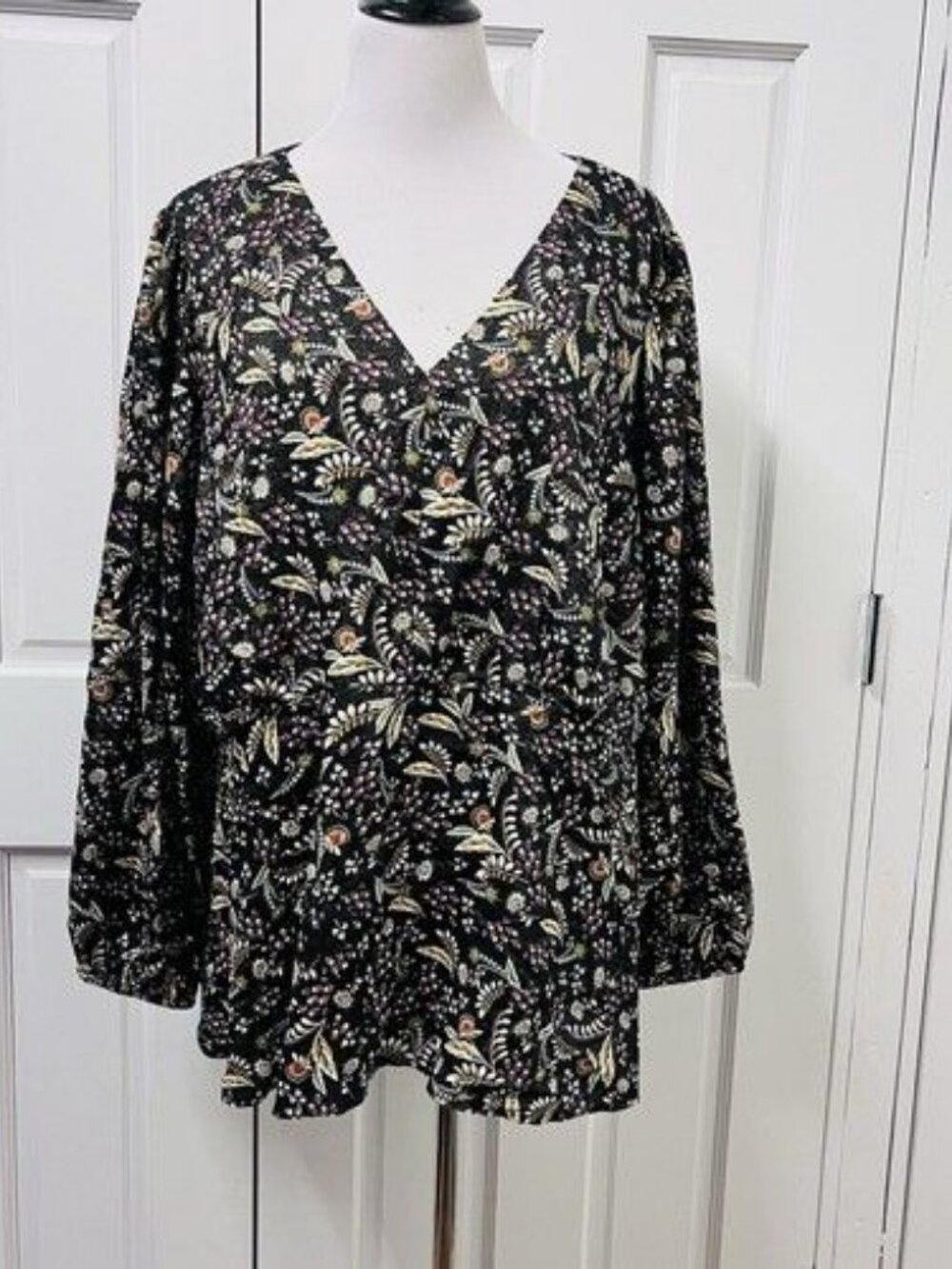 NEW Lane Bryant 3X (22) Blouse Top Black Floral V-Neck Long Sleeve Peplum Hem